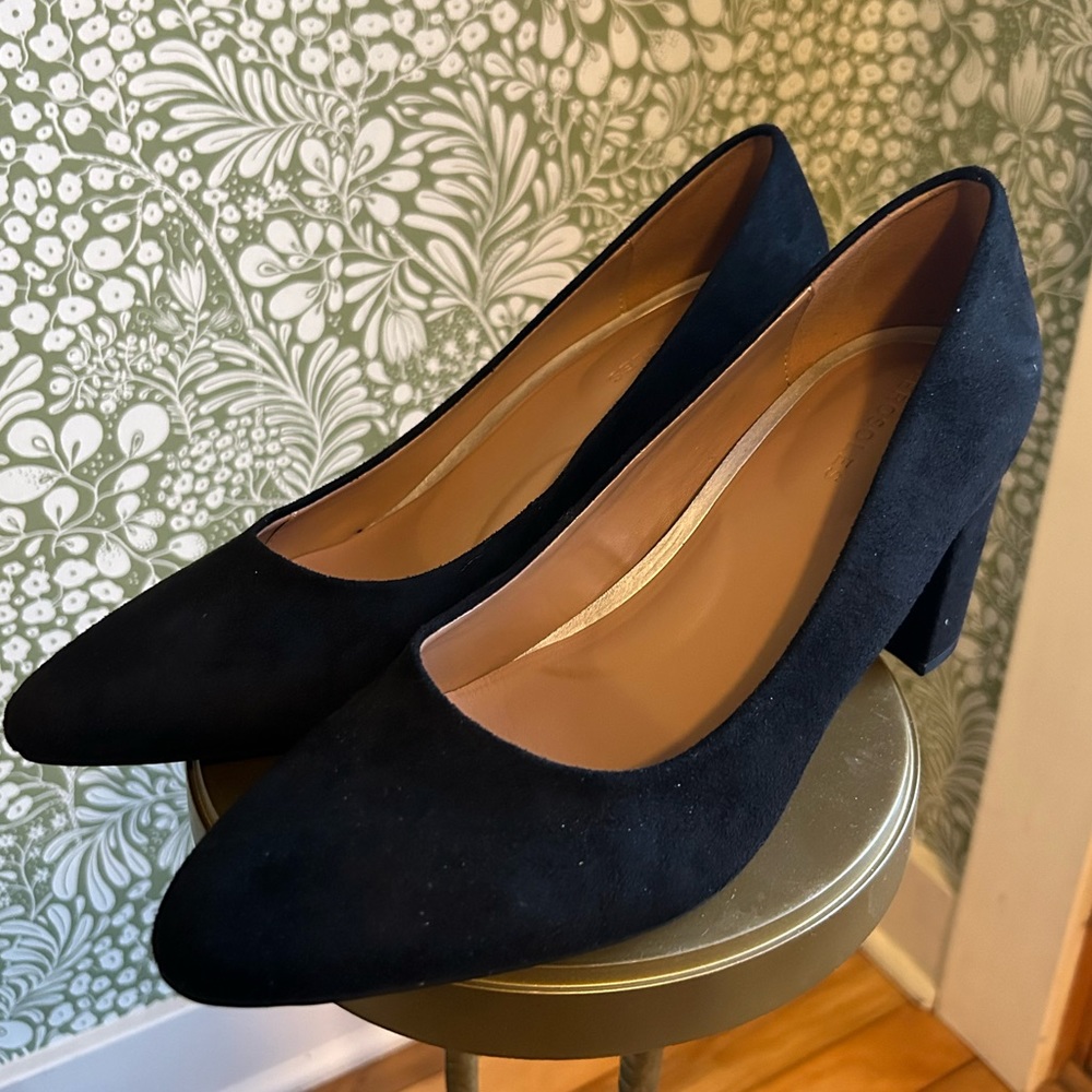 Aerosoles Black Faux Suede Bettie Pumps